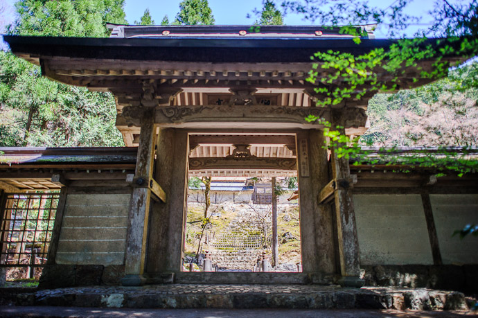 Entrance Gate Joshoko-ji Temple (常照皇寺) Northern mountains of Kyoto, Japan  --  Joushoukou-ji Temple (常照皇寺)  --  Copyright 2012 Jeffrey Friedl, http://regex.info/blog/