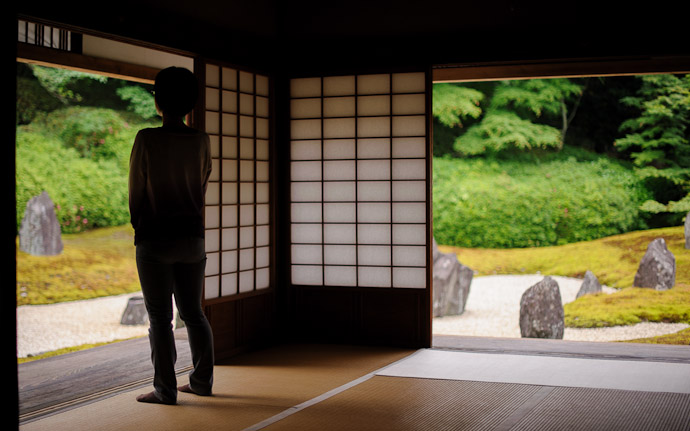 desktop background image of a peaceful temple garden view at the Koumyou-in Temple (光明院), Kyoto Japan  --  Contemplation Koumyou-in Temple (光明院), Kyoto Japan  --  Koumyou-in Temple (光明院)  --  Copyright 2012 Jeffrey Friedl, http://regex.info/blog/