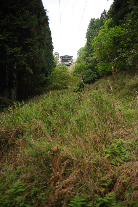 Cable Car Lines perhaps 100m below the summit  --  Kyoto, Japan  --  Copyright 2012 Jeffrey Friedl, http://regex.info/blog/