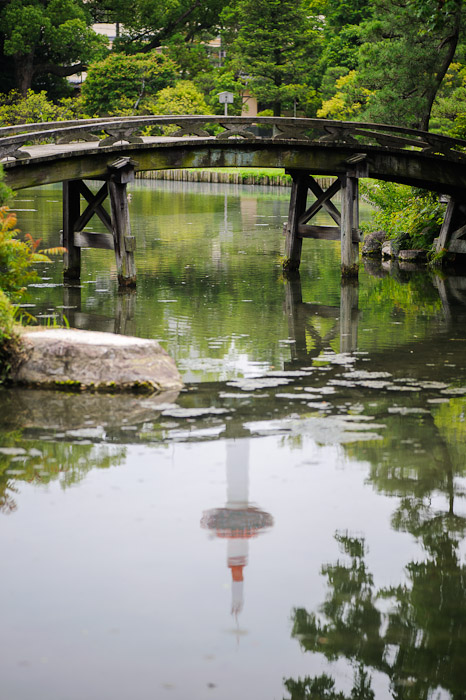 ɹǝʍoʇ oʇoʎʞ  --  Shouseien Temple (渉成園)  --  Kyoto, Japan  --  Copyright 2012 Jeffrey Friedl, http://regex.info/blog/