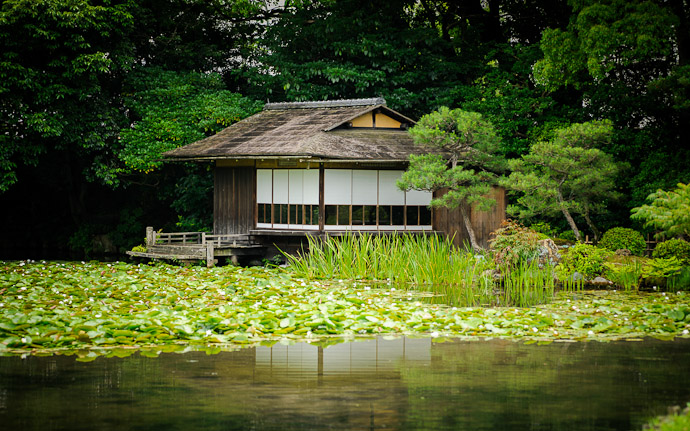 desktop background image of a nature scene at the Shoseien Temple (渉成園) in Kyoto, Japan  --  Lake-Viewing Room Shoseien Temple (渉成園) Downtown Kyoto, Japan  --  Shouseien Temple (渉成園)  --  Copyright 2012 Jeffrey Friedl, http://regex.info/blog/