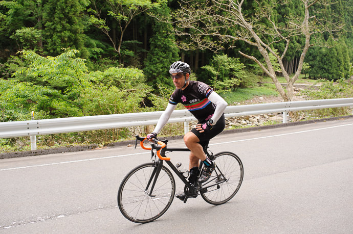 Takin' it Easy taken while riding at 19 kph (12 mph) -- Nantan, Kyoto, Japan -- Copyright 2015 Jeffrey Friedl, http://regex.info/blog/