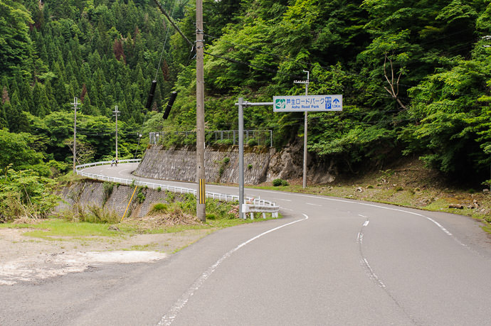 Bye-Bye... 10:51am - taken while riding at 34 kph (21 mph) -- Nantan, Kyoto, Japan -- Copyright 2015 Jeffrey Friedl, http://regex.info/blog/