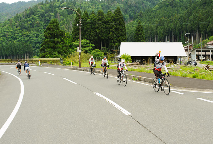 Friendly Wave there were a lot of cyclists out that day 11:03am - taken while riding at 32 kph (20 mph) -- Nantan, Kyoto, Japan -- Copyright 2015 Jeffrey Friedl, http://regex.info/blog/