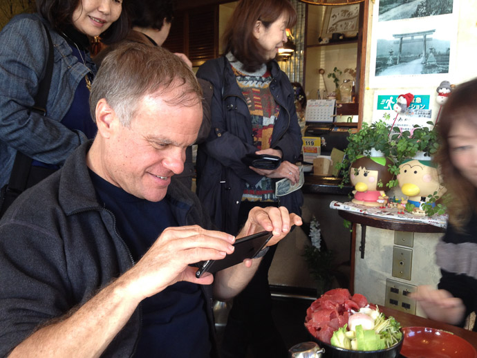 Group of Ladies Behind Paul are similarly shocked -- Restaurant Kasuga (茶房か寿が) -- Kyoto, Japan -- Copyright 2014 Jeffrey Friedl, http://regex.info/blog/