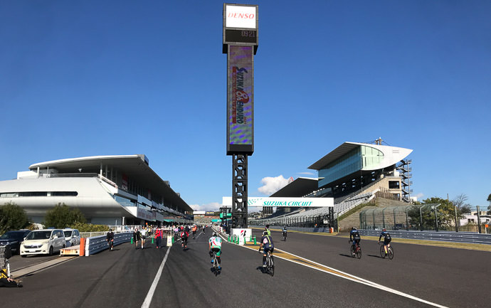 Entering the Home Stretch -- Suzuka Raceway -- Suzuka, Mie, Japan -- Copyright 2021 Jeffrey Friedl, http://regex.info/blog/