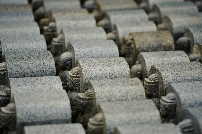 Cramped Quarters -- Japan -- Copyright Jeffrey Friedl, http://regex.info/blog/