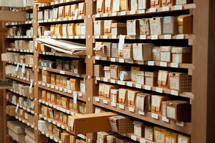 Scrolls in the Niijima Archives -- Kyoto, Japan -- Copyright 2008 Jeffrey Friedl, http://regex.info/blog/